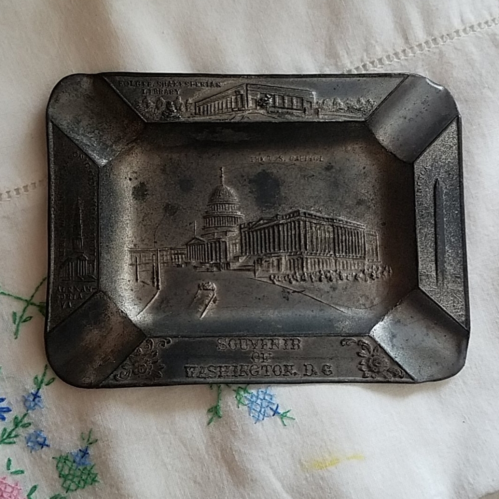 Vintage DC Souvenir Ashtray - Picture 4 of 10